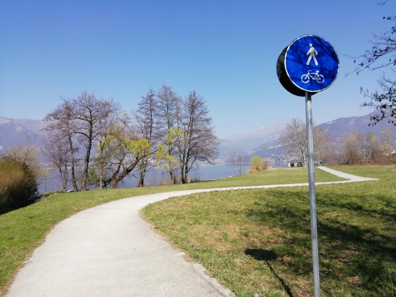 La Poesia Del Lago Oggiono Kültér fotó